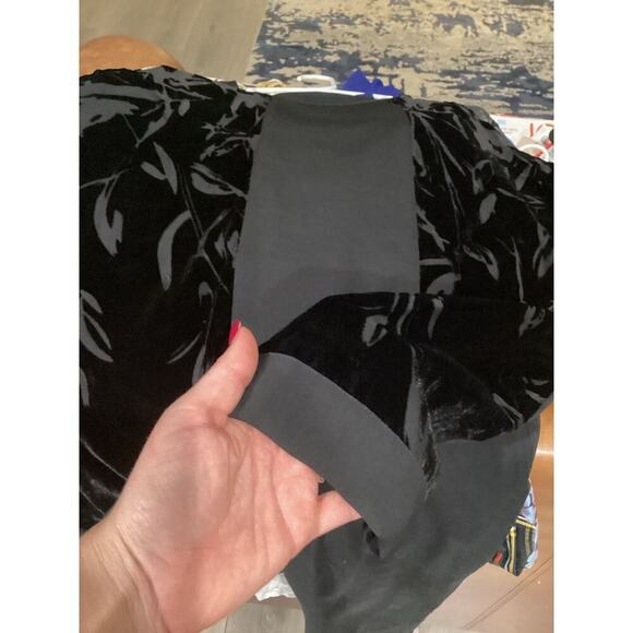 Cabi Womens Velvet Burnout Shirt Size Small Black Top Boxy Oversized Boho Office - Picture 7 of 9